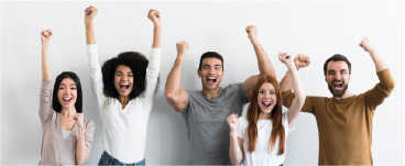 Grupo de estudiantes frente al computador.